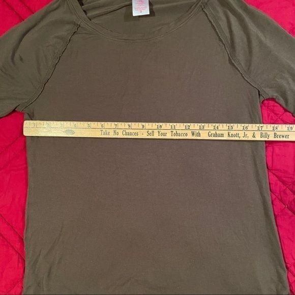 TWO No Boundaries top Size 11/13 Juniors SUPER Soft Long-Sleeve Brown & gold EUC - Picture 8 of 14
